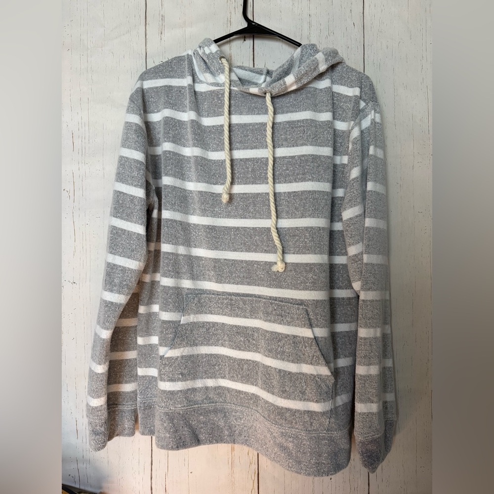 Southern Spirit Women's Hoodie Sweatshirt Size extra large gray and white